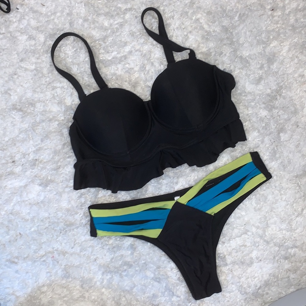 cheeky bikini w pushup